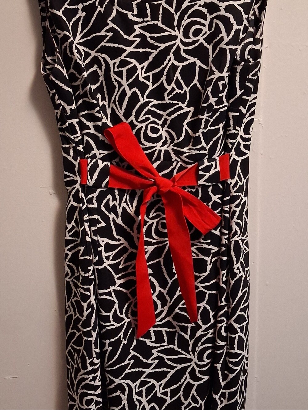 Connected Apparel Black & White Floral Midi Dress with Red Waist Tie